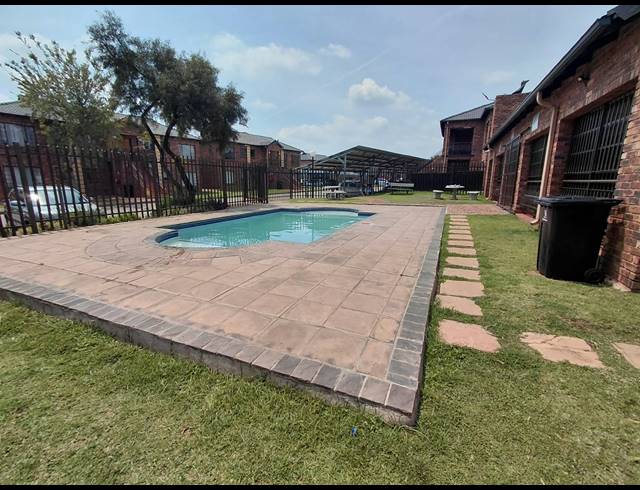 2 BEDROOM SECTIONAL TITLE FOR SALE IN SONNEVELD